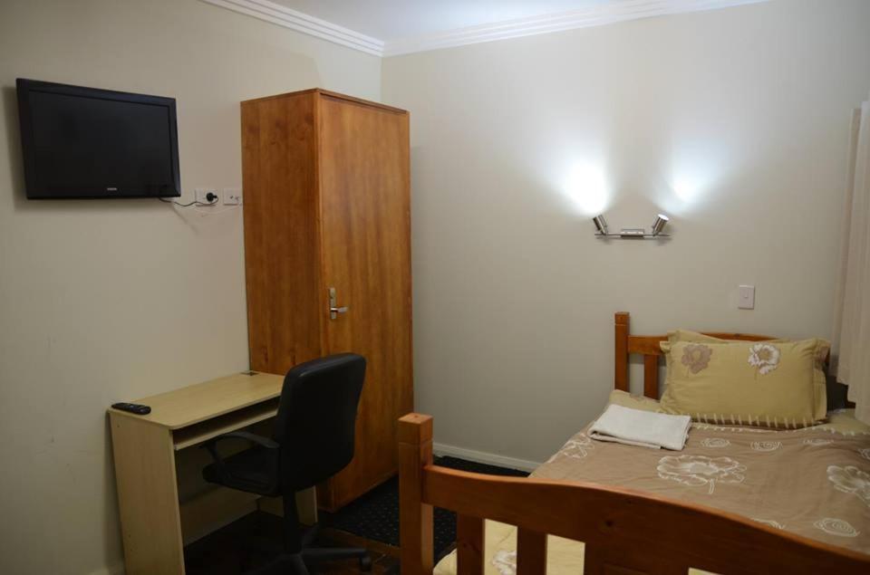 Cooper Lodge Hotel Sydney Room photo